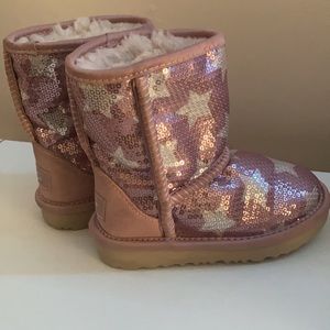 Good condition toddler Ugg. Toddler Size 9.